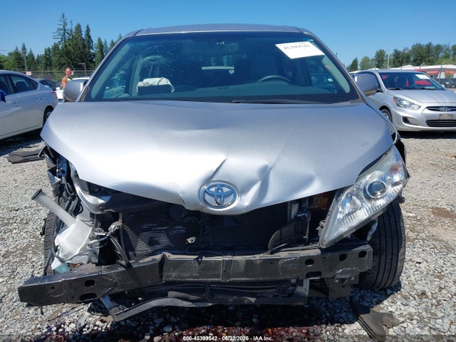 45399542 :رقم المزاد ، 5TDKZ3DC3HS840514 vin ، 2017 Toyota Sienna Le 8 Passenger مزاد بيع