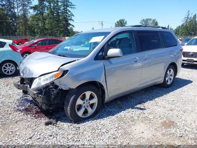 45399542 :رقم المزاد ، 5TDKZ3DC3HS840514 vin ، 2017 Toyota Sienna Le 8 Passenger مزاد بيع