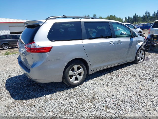 45399542 :رقم المزاد ، 5TDKZ3DC3HS840514 vin ، 2017 Toyota Sienna Le 8 Passenger مزاد بيع