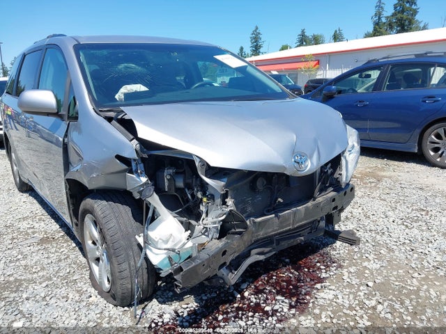 45399542 :رقم المزاد ، 5TDKZ3DC3HS840514 vin ، 2017 Toyota Sienna Le 8 Passenger مزاد بيع