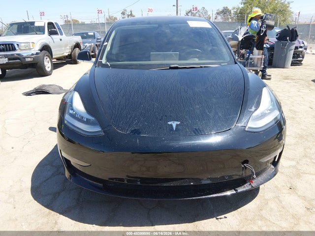 45399598 :رقم المزاد ، 5YJ3E1EA6JF037188 vin ، 2018 Tesla Model 3 Long Range/mid Range مزاد بيع