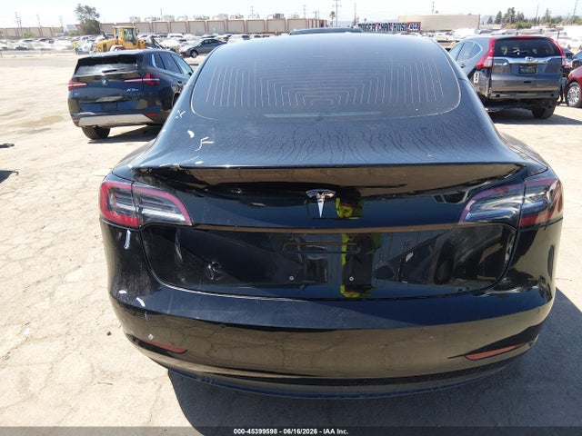 45399598 :رقم المزاد ، 5YJ3E1EA6JF037188 vin ، 2018 Tesla Model 3 Long Range/mid Range مزاد بيع