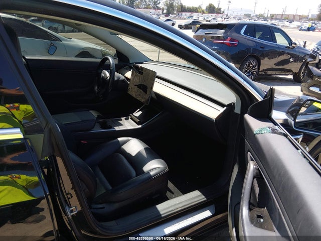45399598 :رقم المزاد ، 5YJ3E1EA6JF037188 vin ، 2018 Tesla Model 3 Long Range/mid Range مزاد بيع