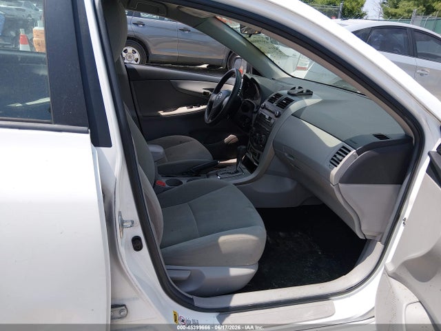 45399666 :رقم المزاد ، 2T1BU4EE8BC612173 vin ، 2011 Toyota Corolla Le مزاد بيع