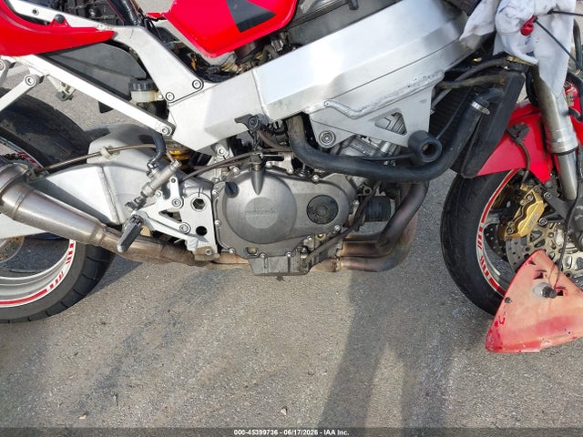 45399736 :رقم المزاد ، JH2SC44081M105811 vin ، 2001 Honda Cbr900 Rr مزاد بيع