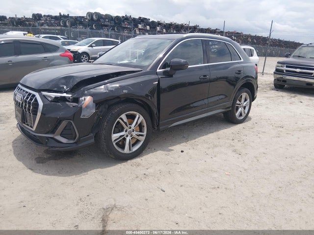 2020 Audi Q3 Premium 45 Tfsi S Line Quattro Tiptronic მანქანა იყიდება აუქციონზე, vin: WA1DECF32L1017008, აუქციონის ნომერი: 45400272