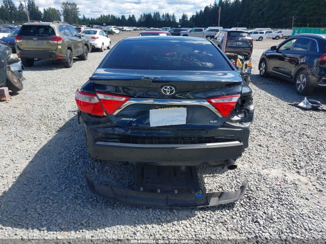 45400384 :رقم المزاد ، 4T1BF1FK3HU753303 vin ، 2017 Toyota Camry Se مزاد بيع