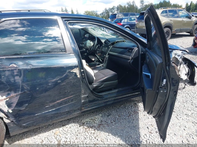 45400384 :رقم المزاد ، 4T1BF1FK3HU753303 vin ، 2017 Toyota Camry Se مزاد بيع