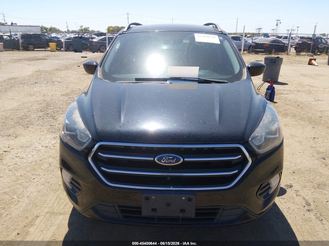 1FMCU9GDXJUB73870 Ford ESCAPE SE