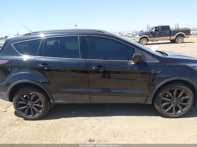 1FMCU9GDXJUB73870 Ford ESCAPE SE