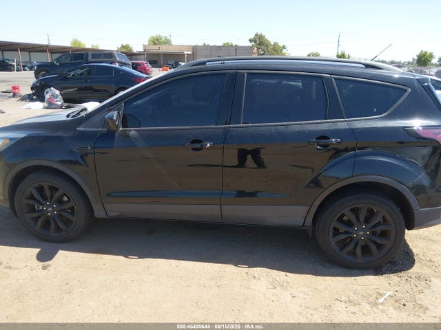 1FMCU9GDXJUB73870 Ford ESCAPE SE