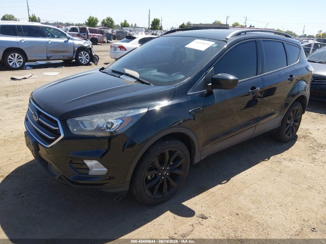 1FMCU9GDXJUB73870 Ford ESCAPE SE