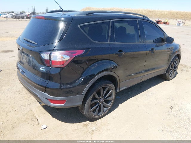 1FMCU9GDXJUB73870 Ford ESCAPE SE