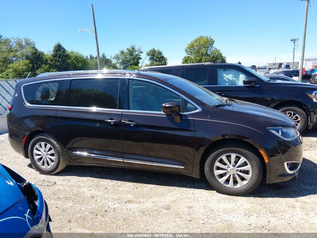 45400653 :رقم المزاد ، 2C4RC1EG4JR353990 vin ، 2018 Chrysler Pacifica Touring L Plus مزاد بيع