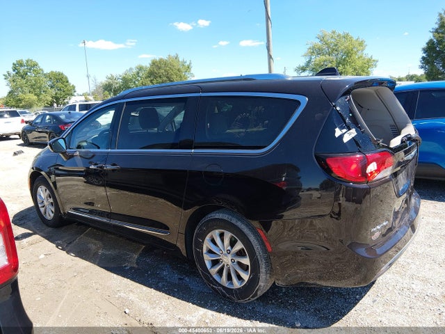 45400653 :رقم المزاد ، 2C4RC1EG4JR353990 vin ، 2018 Chrysler Pacifica Touring L Plus مزاد بيع
