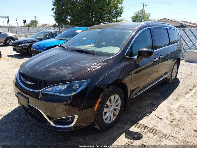 45400653 :رقم المزاد ، 2C4RC1EG4JR353990 vin ، 2018 Chrysler Pacifica Touring L Plus مزاد بيع