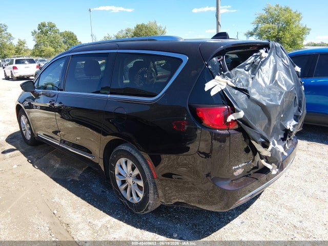 45400653 :رقم المزاد ، 2C4RC1EG4JR353990 vin ، 2018 Chrysler Pacifica Touring L Plus مزاد بيع
