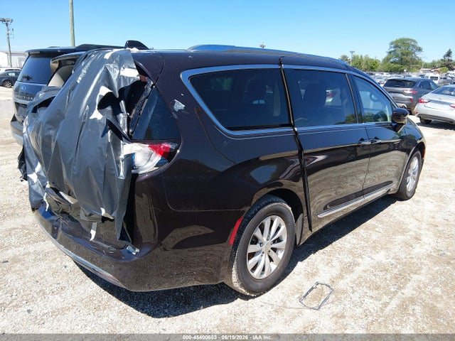 45400653 :رقم المزاد ، 2C4RC1EG4JR353990 vin ، 2018 Chrysler Pacifica Touring L Plus مزاد بيع