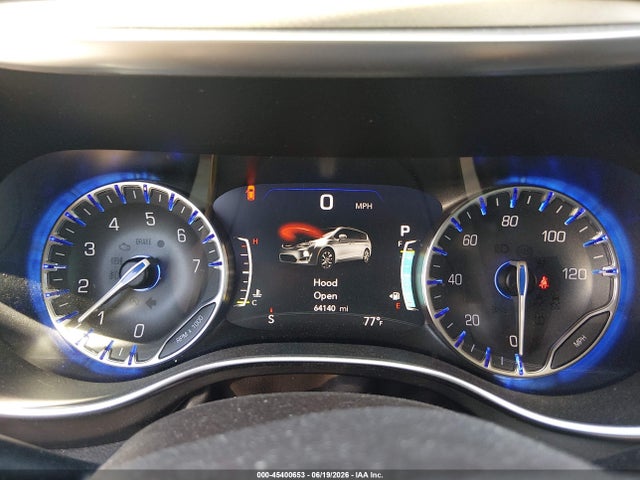45400653 :رقم المزاد ، 2C4RC1EG4JR353990 vin ، 2018 Chrysler Pacifica Touring L Plus مزاد بيع