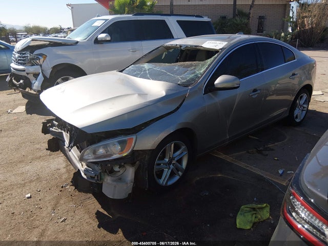 45400705 :رقم المزاد ، YV140MFK3F2335746 vin ، 2015 Volvo S60 T5 Premier مزاد بيع