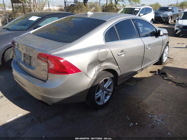 45400705 :رقم المزاد ، YV140MFK3F2335746 vin ، 2015 Volvo S60 T5 Premier مزاد بيع