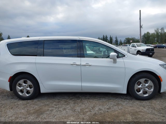 Chrysler Pacifica Hybrid Touring Plus 2017 2C4RC1H7XHR838222 Image 13