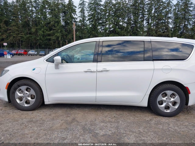 Chrysler Pacifica Hybrid Touring Plus 2017 2C4RC1H7XHR838222 Image 14