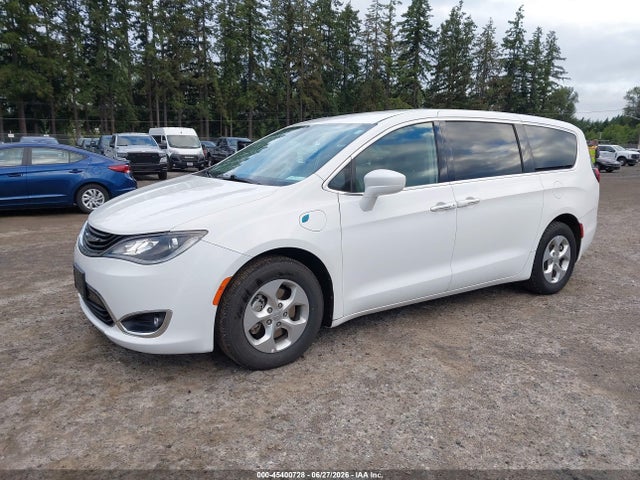 Chrysler Pacifica Hybrid Touring Plus 2017 2C4RC1H7XHR838222 Image 2