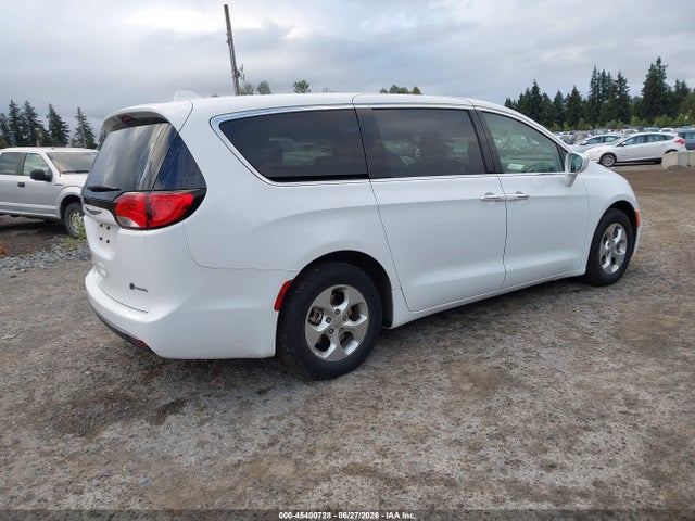 Chrysler Pacifica Hybrid Touring Plus 2017 2C4RC1H7XHR838222 Image 4