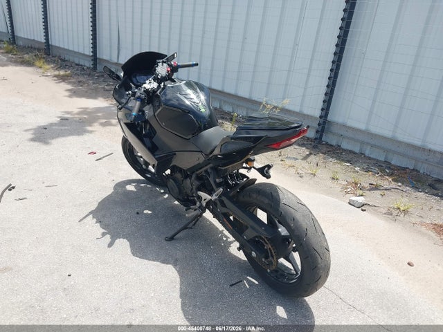 Kawasaki EX400 2018 JKAEXKG10JDA04598 Image 3