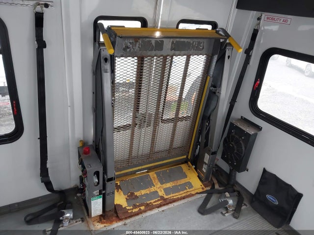 45400923 :رقم المزاد ، 1GBJG31K981169946 vin ، 2008 Chevrolet Express Cutaway Work Van مزاد بيع