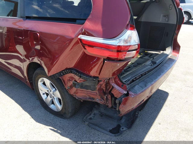 5TDKZ3DC9HS880533 Toyota Sienna Le 8 Passenger
