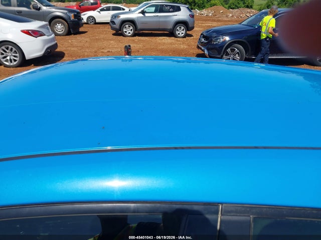 JTNKHMBX1K1056928 Toyota C-HR XLE
