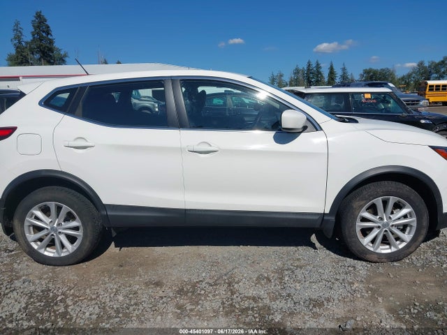 JN1BJ1CR3HW128086 Nissan Rogue Sport S