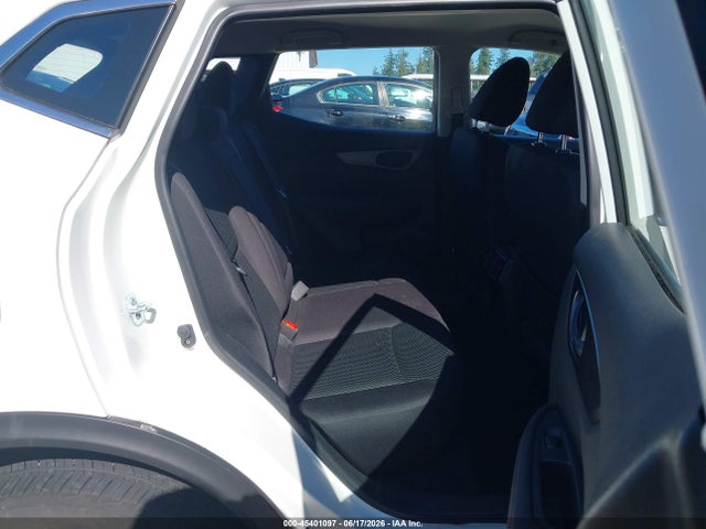 JN1BJ1CR3HW128086 Nissan Rogue Sport S