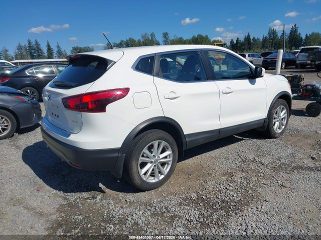 JN1BJ1CR3HW128086 Nissan Rogue Sport S
