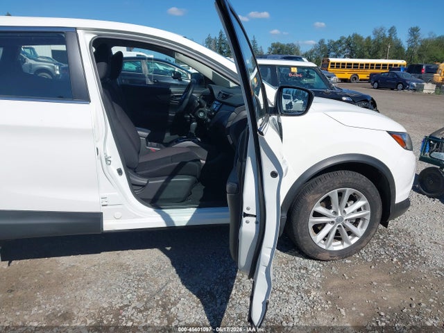 JN1BJ1CR3HW128086 Nissan Rogue Sport S
