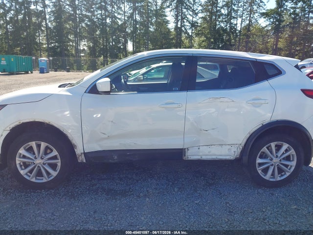 JN1BJ1CR3HW128086 Nissan Rogue Sport S