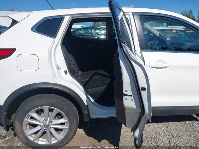 JN1BJ1CR3HW128086 Nissan Rogue Sport S