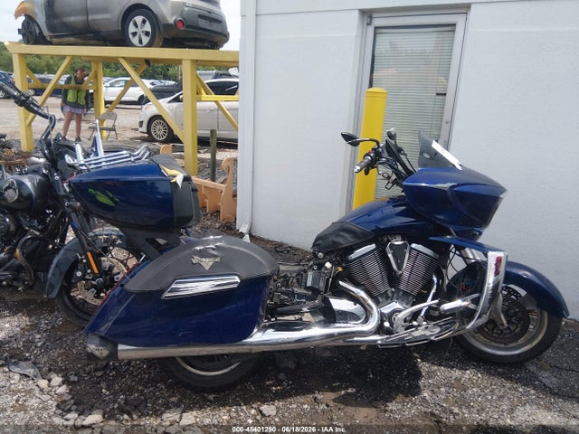 45401290 :رقم المزاد ، 5VPDB36N3B3002506 vin ، 2011 Victory Motorcycles Cross Country Standard مزاد بيع