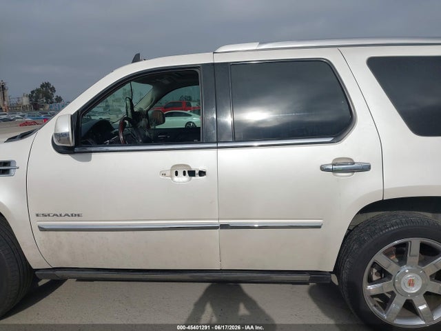 Продажа на аукционе авто 2011 Cadillac Escalade Premium, vin: 1GYS4CEF2BR388322, номер лота: 45401291
