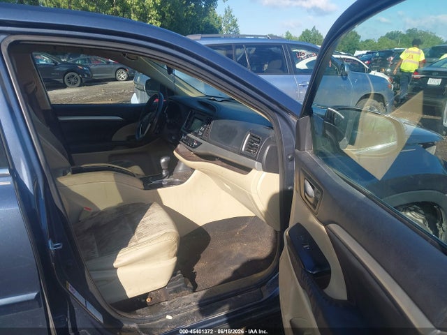 2015 Toyota Highlander Le Plus V6 მანქანა იყიდება აუქციონზე, vin: 5TDBKRFH5FS078672, აუქციონის ნომერი: 45401372