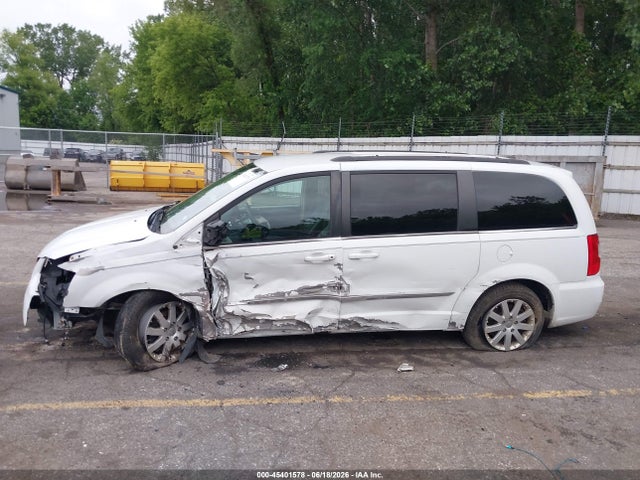 45401578 :رقم المزاد ، 2C4RC1BG9FR587683 vin ، 2015 Chrysler Town & Country Touring مزاد بيع