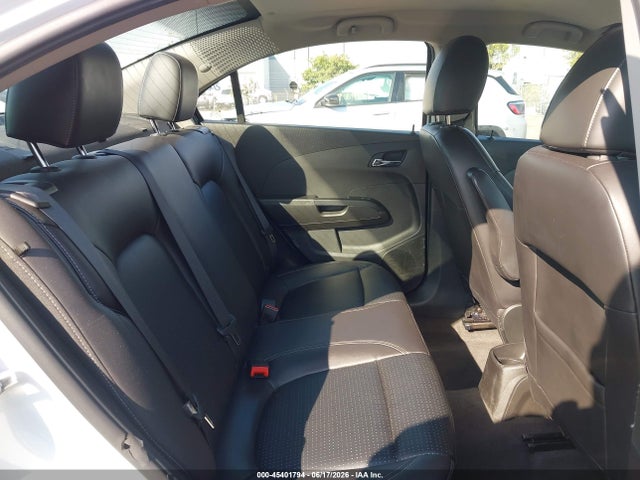 Chevrolet Sonic Premier Auto 2018 1G1JF5SB1J4133982 Image 8