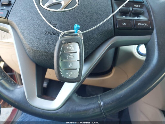 KM8J33A27HU374778 Hyundai Tucson Limited