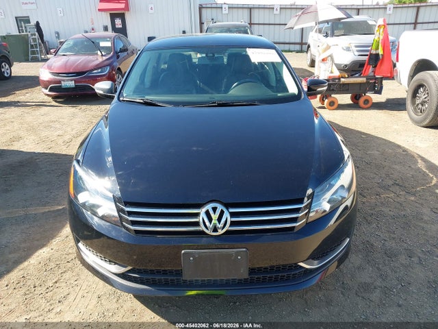 1VWAT7A36FC080714 Volkswagen Passat 1.8t Wolfsburg Edition
