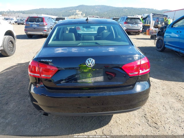 1VWAT7A36FC080714 Volkswagen Passat 1.8t Wolfsburg Edition