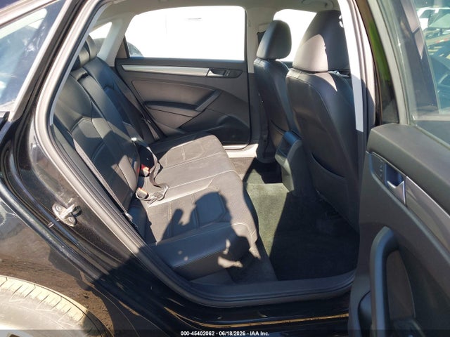 1VWAT7A36FC080714 Volkswagen Passat 1.8t Wolfsburg Edition