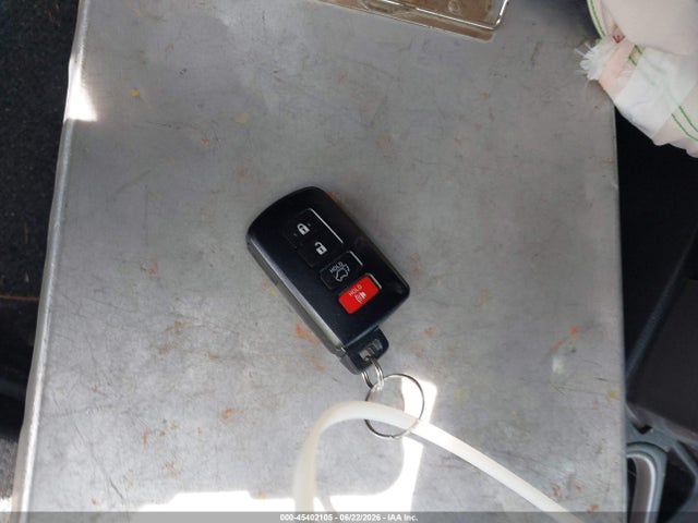 45402105 :رقم المزاد ، 2T3RFREVXJW833929 vin ، 2018 Toyota Rav4 Xle مزاد بيع