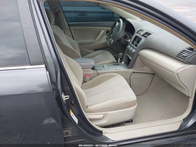 45402221 :رقم المزاد ، 4T1BF3EK5BU646192 vin ، 2011 Toyota Camry Le مزاد بيع